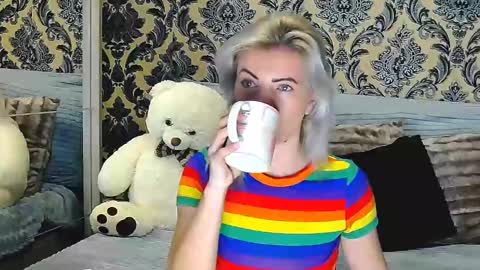 Snapshot of alyblonde chatting on 03-01-25, 08:23 aly online show from 03-01-25, 08:23