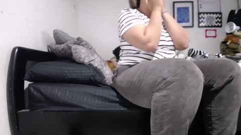 Snapshot of alynfoxx chatting on 01-16-25, 03:34 Alyn Maria online show from 01-16-25, 03:34