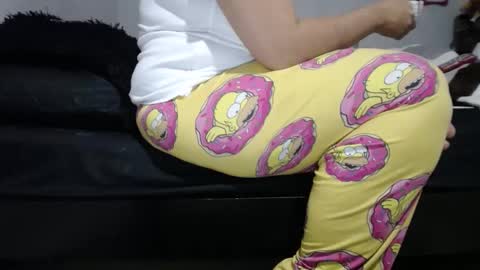 Snapshot of alynfoxx chatting on 01-19-25, 03:39 Alyn Maria online show from 01-19-25, 03:39