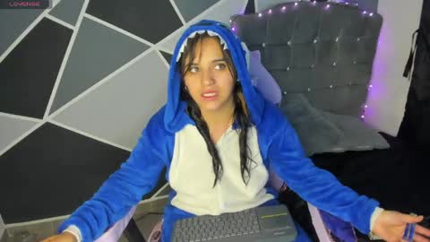 Snapshot of alysa_magic chatting on 04-22-26, 05:47 alysa magic online show from 04-22-26, 05:47