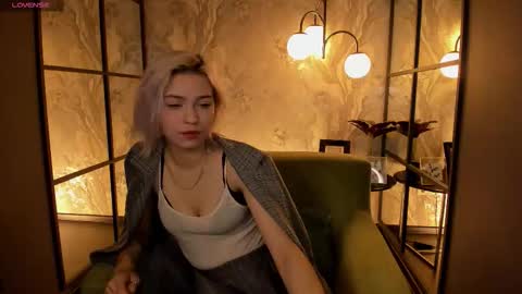 Alysia online show from 10-04-25, 01:53