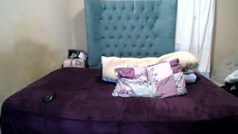 Snapshot of alyssabrownx chatting on 06-19-26, 03:27 alyssabrownx online show from 06-19-26, 03:27