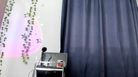 Snapshot of alyxroses chatting on 02-06-25, 10:53 online show from 02-06-25, 10:53