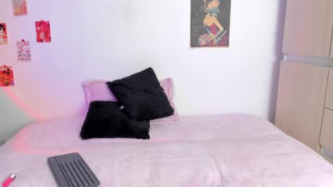 Snapshot of alyxroses chatting on 03-06-25, 10:15 online show from 03-06-25, 10:15