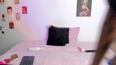 Snapshot of alyxroses chatting on 03-08-25, 01:28 online show from 03-08-25, 01:28