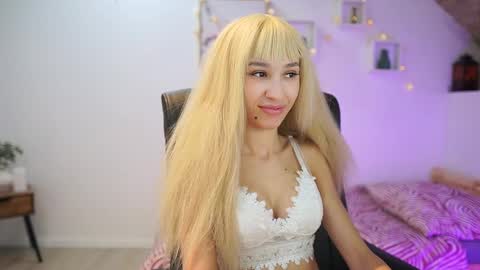 Amai  Liu online show from 11-21-25, 09:19