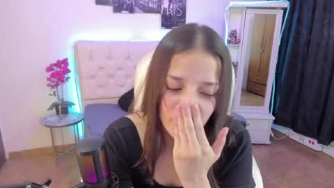 Snapshot of amaia_daniells chatting on 05-21-26, 08:49 B I A N C A online show from 05-21-26, 08:49