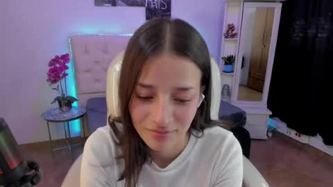 Snapshot of amaia_daniells chatting on 05-22-26, 07:52 B I A N C A online show from 05-22-26, 07:52