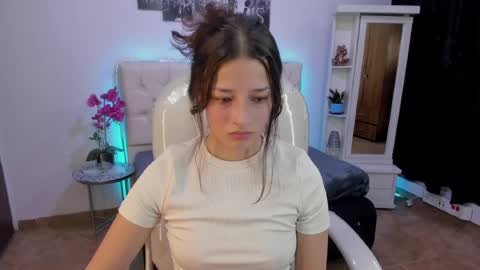 Snapshot of amaia_daniells chatting on 05-29-26, 08:51 B I A N C A online show from 05-29-26, 08:51