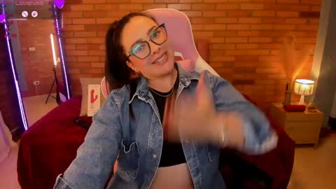 Hi Im AmaiaHelp me reach 100 likes online show from 06-08-26, 07:14