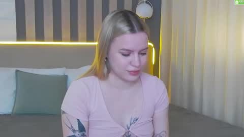 Snapshot of amaliabell chatting on 05-15-26, 01:18 Amalia online show from 05-15-26, 01:18