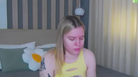 Snapshot of amaliabell chatting on 05-19-26, 01:17 Amalia online show from 05-19-26, 01:17
