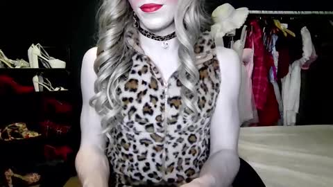 Amalie online show from 11-16-25, 04:01