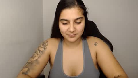 The queen of the biceps  online show from 12-27-24, 08:28