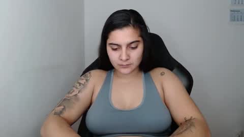 The queen of the biceps  online show from 02-28-25, 07:46