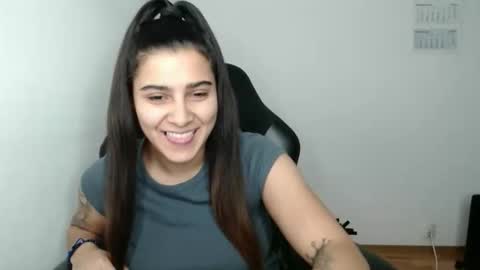 Snapshot of amanda5star chatting on 01-16-26, 05:06 The queen of the biceps online show from 01-16-26, 05:06