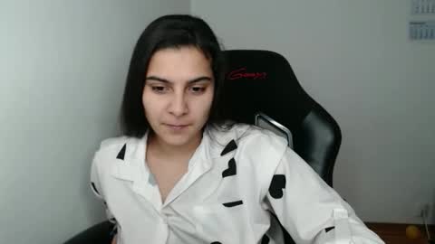 Snapshot of amanda5star chatting on 01-17-26, 05:12 The queen of the biceps online show from 01-17-26, 05:12