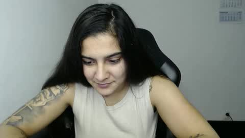 Snapshot of amanda5star chatting on 02-05-26, 09:41 The queen of the biceps online show from 02-05-26, 09:41