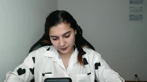 Snapshot of amanda5star chatting on 02-11-26, 10:15 The queen of the biceps online show from 02-11-26, 10:15