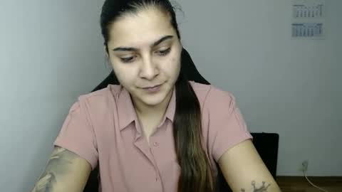 Snapshot of amanda5star chatting on 02-14-26, 02:19 The queen of the biceps online show from 02-14-26, 02:19