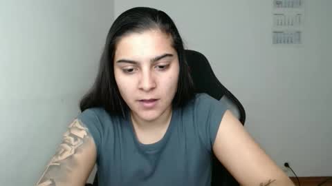 Snapshot of amanda5star chatting on 03-06-26, 05:31 The queen of the biceps online show from 03-06-26, 05:31