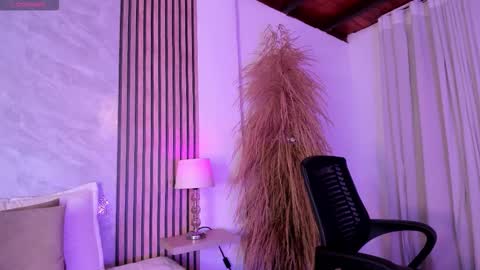 Luisa online show from 10-22-25, 02:01