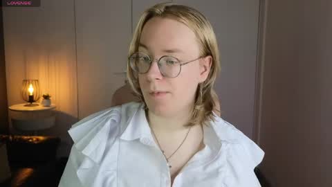 Snapshot of amanda_butlerr chatting on 06-05-26, 12:44 Hi im Amanda online show from 06-05-26, 12:44