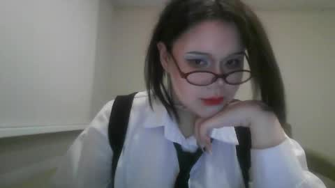 Snapshot of amanda_mia chatting on 04-21-26, 05:28 amanda_mia online show from 04-21-26, 05:28