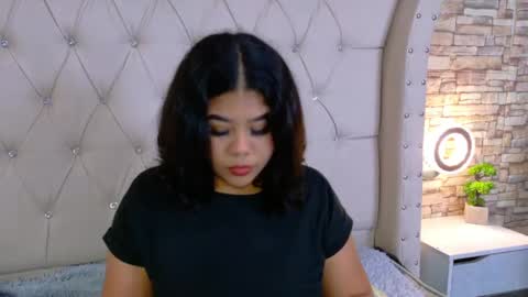 Snapshot of amanda_mooree_ chatting on 04-28-26, 04:06 Amanda Moore online show from 04-28-26, 04:06
