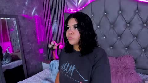 Snapshot of amanda_mooree_ chatting on 05-06-26, 03:35 Amanda Moore online show from 05-06-26, 03:35
