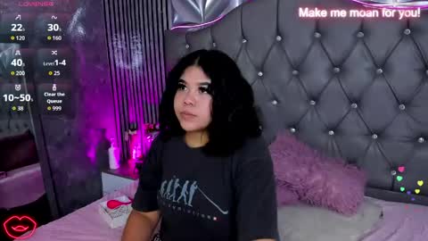 Snapshot of amanda_mooree_ chatting on 05-17-26, 03:37 Amanda Moore online show from 05-17-26, 03:37