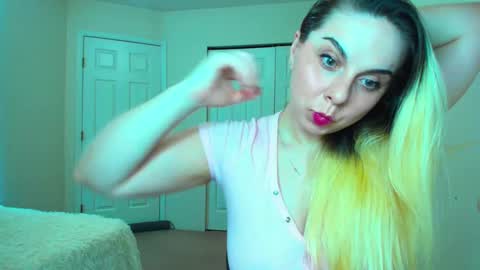 Snapshot of amandainbloom chatting on 02-24-25, 06:16 Amanda online show from 02-24-25, 06:16