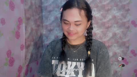 Snapshot of amandaxxx02 chatting on 07-30-26, 03:33 manda online show from 07-30-26, 03:33