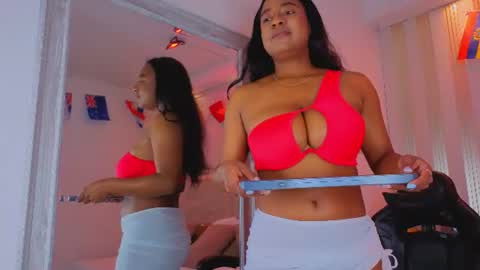 Snapshot of amara_queen_ chatting on 06-26-26, 12:09 Amara online show from 06-26-26, 12:09