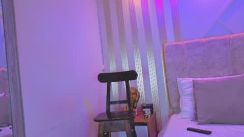 Snapshot of amara_queen_ chatting on 07-19-26, 02:43 Amara online show from 07-19-26, 02:43