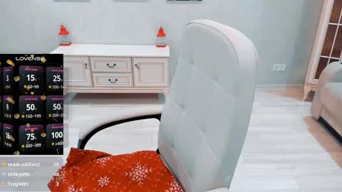 Snapshot of amazing_alina chatting on 02-24-25, 09:09 Alina online show from 02-24-25, 09:09