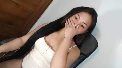 Snapshot of amazing_reign chatting on 07-23-26, 05:11 reign online show from 07-23-26, 05:11