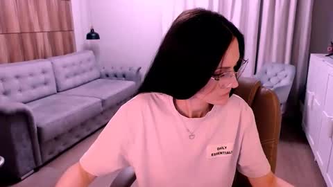 Izza online show from 03-25-26, 03:18