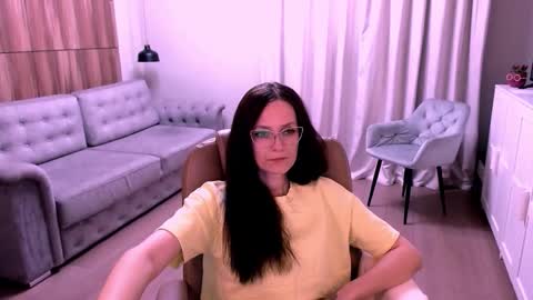 Snapshot of amazingeyes89 chatting on 05-14-26, 11:17 Izza online show from 05-14-26, 11:17