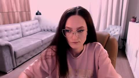 Snapshot of amazingeyes89 chatting on 05-27-26, 01:30 Izza online show from 05-27-26, 01:30