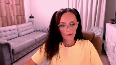 Snapshot of amazingeyes89 chatting on 07-28-26, 01:32 Izza online show from 07-28-26, 01:32
