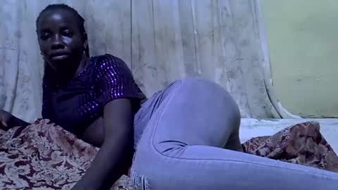 Snapshot of amazon_girl03 chatting on 10-24-25, 06:59 amazon_girl03 online show from 10-24-25, 06:59