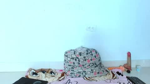 Snapshot of ambar69noir chatting on 05-13-26, 12:30 HAMBAR online show from 05-13-26, 12:30