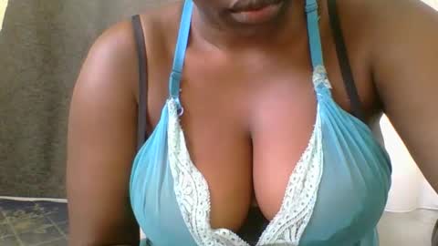 Mia online show from 11-06-25, 10:27