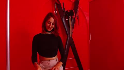 ambar_roux1 online show from 02-11-25, 09:56