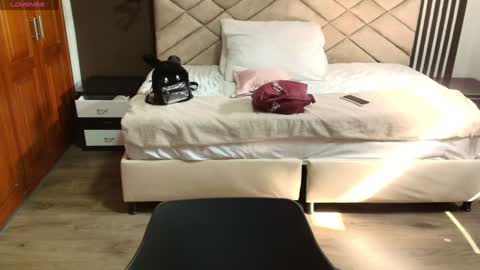 Ambar Ross online show from 01-13-25, 07:42