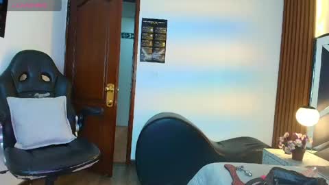Snapshot of ambaross chatting on 04-30-26, 02:34 Ambar Ross online show from 04-30-26, 02:34