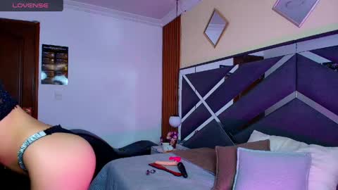 Snapshot of ambaross chatting on 05-14-26, 01:40 Ambar Ross online show from 05-14-26, 01:40