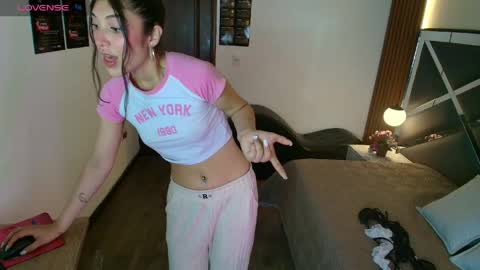 Snapshot of ambaross chatting on 05-22-26, 02:01 Ambar Ross online show from 05-22-26, 02:01
