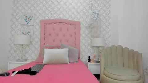 amber  ferrera online show from 12-20-25, 07:43